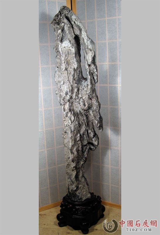 Ying Stone 118x87x42 cm.jpg