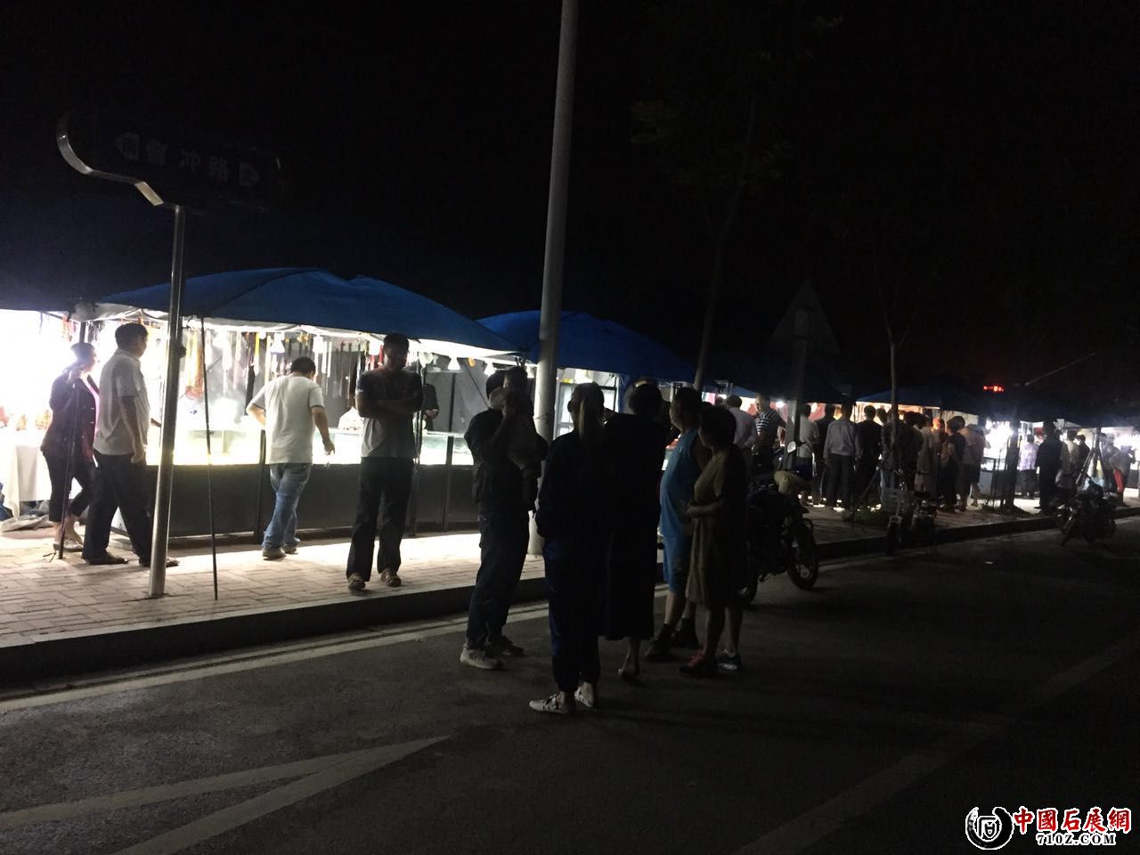 ��һ��ɼɼ���ʳ�չ��ʵ��ͼ