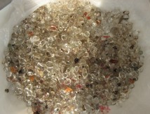 ��Ȼˮ����׹���а�ɫ����ɫ����������ˮ���������飬��ˮ����ˮ���ȵ�