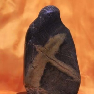 ��Ȼ���������ˡ�����ʯ���ֹ��ͺӣ���ֵ10��Ԫ����