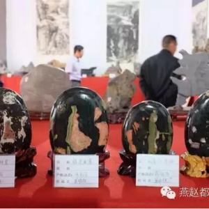 �Ĵ���Ů��Ȼ������ʯͷ�ϣ���ʯ�������ǿ�����~