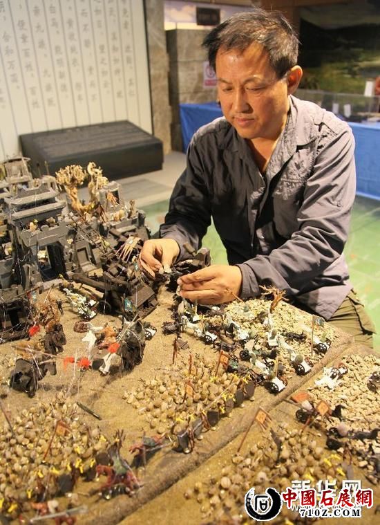 10��14�գ���־ǿ�����չʾ��ʯ˵��������