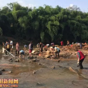 �Ĵ�����"����ʯͷ" �����˺�̲�Ա�