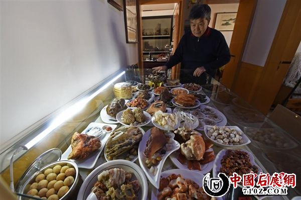 ɽ�����˰ڡ���ʯ�硱�����ӱ������˲�