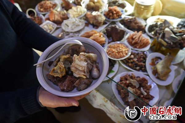 ɽ�����˰ڡ���ʯ�硱�����ӱ������˲�