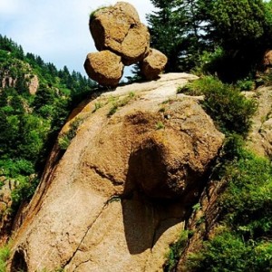 «ѿɽ�羰��֧֮����ʯ