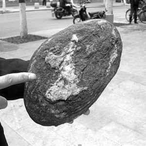 ���������һ����ʯ ʯͷ�Ͼ��֡�������ͼ��